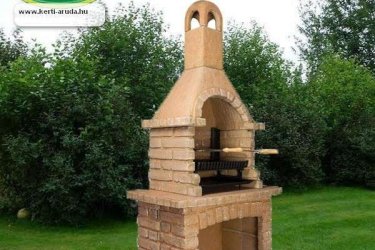 A mediterrán kertbe terveztük ezt a stílusos rusztikus grillezőt. Mellyel grillezni, sütni, főzni, saslikot készíteni, kürtös kalácsot sütni is lehet. Kényelmes és praktikus kő grillező.

A fotók közt található asztal az árban nincs benne külön vásárolható webáruházunkban. Ezt a kerti sütőt előre megépített legyártott darabokból állítható össze. Ezért egység csomagba darabokban küldjük, amit könnyedén nem kell, hozzá szakértelem össze lehet állítani.

Méretek
Magasság:  230 cm
Szélesség:    107 cm
Mélység.                 78
Tömeg:       420 kg

Kínálatunkban többek között megtalálhatóak:
Kerti szobrok – Varázsolja el kertjét egyedi és stílusos díszekkel!
Szökőkutak – Frissítse fel a kültéri területét egy gyönyörű vízi elemmel!
Figurák – Tökéletes kiegészítők, amelyek személyiséget adnak a kertjének!
Kerti lámpások – Teremtsen varázslatos hangulatot éjszaka is!
Kerti grillek – Élvezze a kültéri sütögetés élményét barátaival és családjával!
Látogasson el a kertidiszek.hu weboldalunkra, és találja meg a tökéletes kerti díszeket, amelyekkel felfrissítheti otthonát!

A hirdetésben szereplő képek és adatok tájékoztató jellegűek, a valóságban minimális eltérések előfordulhatnak. Kérjük, a készlettel és házhoz szállítással kapcsolatos információkért lépjen kapcsolatba munkatársainkkal elérhetőségeink egyikén!