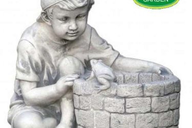 Megpróbálunk különleges funkciót hozzáadni a kültéri termékeikhez, így ez a virágtartó aranyos kerti dekorációként is funkcionál. Mivel termékeink fagyállóak, ezért a kertjét télen is díszítik. Kültéri dekorációs termékeink minőségi kő zúzalékból készülnek, az időjárás viszontagságainak teljes mértékben ellenállnak.

Közkedvelt termékünk. Ötletként had jegyezzem viszont meg, hogy nagyon szép ajándéktárgynak, nagy meglepetést lehet vele szerezni. A kerti díszek kedves alakja soha nem megy ki a divatból, mivel mindig lesznek olyan emberek, akiknek ez a kedves virágtartó fiú szobor örömet szerez.

Méretek:
Magasság: 38
Tömeg: 24

Fedezze fel a Kerti Díszek csodálatos világát!
Telephely: Dunavarsány, Barátság u. 1. (51-es főút)
Telefon: 06 70 / 299 2066 – Érdeklődni kizárólag telefonon!
Weboldal: https://kertidiszek.hu

Kínálatunkban megtalálható többek között:
– Kerti szobrok – Varázsolja el kertjét egyedi és stílusos díszekkel!
– Szökőkutak – Frissítse fel kültéri terét egy gyönyörű vízi elemmel!
– Figurák – Tökéletes kiegészítők, amelyek személyiséget adnak a kertjének!
– Kerti lámpások – Teremtsen hangulatos fényt az esti órákra!
– Kerti grillek – Élvezze a szabadtéri sütögetést barátokkal, családdal!

Látogasson el weboldalunkra, és válassza ki a kertjéhez legjobban illő díszeket!

ℹ️ A hirdetésben szereplő képek és adatok tájékoztató jellegűek, kisebb eltérések előfordulhatnak.
A készlettel és házhoz szállítással kapcsolatban kérjük, telefonon érdeklődjön!