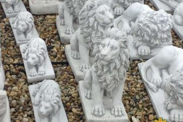 Termékeink kőből készülnek, ezért az időjárást jól tűrik. Télen, nyáron díszíthetik a kertjüket. Vásárolj a legjobb minőségű kőből készült kültéri szobrainkból garanciát vállaluk termékünkre. A kő, mint természetes anyag nagyon tartós és jól illeszkedik a környezetbe. 

A művészeti kertek alapjai a szobrok legyen az sas szobor vagy egy kellemes női szobor a kert színvonalát, látványát, hangulatát növelhetjük a szobrokkal. Rendelésnél kérem jelezze hogy jobbos vagy balost szeretne.

Méretek:
Magasság: 36 cm
Talp     14x25 cm
Tömeg:     11 kg

Fedezze fel a Kerti Díszek csodálatos világát!
Telephely: Dunavarsány, Barátság u. 1. (51-es főút)
Telefon: 06 70 / 299 2066 – Érdeklődni kizárólag telefonon!
Weboldal: https://kertidiszek.hu

Kínálatunkban megtalálható többek között:
– Kerti szobrok – Varázsolja el kertjét egyedi és stílusos díszekkel!
– Szökőkutak – Frissítse fel kültéri terét egy gyönyörű vízi elemmel!
– Figurák – Tökéletes kiegészítők, amelyek személyiséget adnak a kertjének!
– Kerti lámpások – Teremtsen hangulatos fényt az esti órákra!
– Kerti grillek – Élvezze a szabadtéri sütögetést barátokkal, családdal!

Látogasson el weboldalunkra, és válassza ki a kertjéhez legjobban illő díszeket!

ℹ️ A hirdetésben szereplő képek és adatok tájékoztató jellegűek, kisebb eltérések előfordulhatnak.
A készlettel és házhoz szállítással kapcsolatban kérjük, telefonon érdeklődjön!