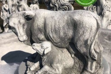 A szarvasmarha sokrétű előnyei miatt a társadalmakban és a vallásokban különböző hiedelmek élnek a szarvasmarhával kapcsolatban. Egyes régiókban, különösen India legtöbb államában, a szarvasmarhák levágása tilos, húsuk tabu lehet.

A szarvasmarhát szentnek tekintik az olyan világvallásokban, mint a hinduizmus , a dzsainizmus , a buddhizmus és mások, például az afrikai pogányság . A szarvasmarha számos más vallásban is fontos szerepet játszott, beleértve az ókori Egyiptomot , az ókori Görögországot , az ókori Izraelt és az ókori Rómát.

Méretek
Magasság:   22 cm
Tömeg:          7 kg

Fedezze fel a Kerti Díszek csodálatos világát!
Telephely: Dunavarsány, Barátság u. 1. (51-es főút)
Telefon: 06 70 / 299 2066 – Érdeklődni kizárólag telefonon!
Weboldal: https://kertidiszek.hu

Kínálatunkban megtalálható többek között:
– Kerti szobrok – Varázsolja el kertjét egyedi és stílusos díszekkel!
– Szökőkutak – Frissítse fel kültéri terét egy gyönyörű vízi elemmel!
– Figurák – Tökéletes kiegészítők, amelyek személyiséget adnak a kertjének!
– Kerti lámpások – Teremtsen hangulatos fényt az esti órákra!
– Kerti grillek – Élvezze a szabadtéri sütögetést barátokkal, családdal!

Látogasson el weboldalunkra, és válassza ki a kertjéhez legjobban illő díszeket!

ℹ️ A hirdetésben szereplő képek és adatok tájékoztató jellegűek, kisebb eltérések előfordulhatnak.
A készlettel és házhoz szállítással kapcsolatban kérjük, telefonon érdeklődjön!