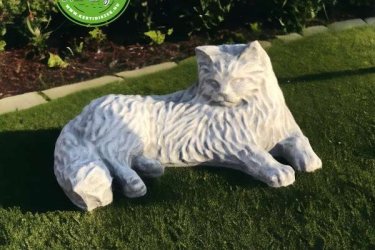 A perzsa macska szobor elegáns kialakításával és részletgazdagságával bármely otthon vagy kert dísze lehet. A Feng Shui szerint a macska szimbólum jelentése az alkalmazkodóképesség, a békés nyugalom szimbóluma. 
A finoman kidolgozott művészeti darab a perzsa macska kecses vonásait hűen tükrözi, élethű megjelenésével lenyűgözi a macskabarátokat. A szobor magas minőségű anyagokból készült, időtálló és stílusos kiegészítője lehet a lakberendezésnek. Legyen az kerti dísz vagy otthon dekoráció, ez a szobor emeli a kert, vagy szoba atmoszféráját, és a macska szerelmeseinek ideális ajándék lehet.

Méretek:
Magasság:  22 cm
Tömeg:      18 kg

Fedezze fel a Kerti Díszek csodálatos világát!
Telephely: Dunavarsány, Barátság u. 1. (51-es főút)
Telefon: 06 70 / 299 2066 – Érdeklődni kizárólag telefonon!
Weboldal: https://kertidiszek.hu

Kínálatunkban megtalálható többek között:
– Kerti szobrok – Varázsolja el kertjét egyedi és stílusos díszekkel!
– Szökőkutak – Frissítse fel kültéri terét egy gyönyörű vízi elemmel!
– Figurák – Tökéletes kiegészítők, amelyek személyiséget adnak a kertjének!
– Kerti lámpások – Teremtsen hangulatos fényt az esti órákra!
– Kerti grillek – Élvezze a szabadtéri sütögetést barátokkal, családdal!

Látogasson el weboldalunkra, és válassza ki a kertjéhez legjobban illő díszeket!

ℹ️ A hirdetésben szereplő képek és adatok tájékoztató jellegűek, kisebb eltérések előfordulhatnak.
A készlettel és házhoz szállítással kapcsolatban kérjük, telefonon érdeklődjön!