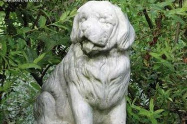 Közkedvelt kerti figuránk egyike a kuvasz, mely nagyon szép kidolgozású. Ajánlom kertekbe és teraszokra mindenféleképpen, ajándéktárgynak nagy meglepetést lehet vele okozni. A kert szerelmeseinek és a gyerekeknek is kiváló választás... 

A kő, mint természetes anyag, jól illeszkedik a növényekhez és a zöld környezetbe. Kültéri termékeink kő zúzalékból készülnek, az időjárás viszontagságainak teljes mértékben ellenállnak. Fagyállók, így örökös díszei lesznek a kertnek. Az oldalon szereplő képek és adatok tájékoztató jellegűek, azok a valóságban minimálisan eltérhetnek az itt feltüntetettektől. A kültérben és beltérben egyaránt használható szobrok megrendelhetőek a webáruházunkból‎.

Méretek:
Magasság: 38 cm
Tömeg: 18 kg

Fedezze fel a Kerti Díszek csodálatos világát!
Telephely: Dunavarsány, Barátság u. 1. (51-es főút)
Telefon: 06 70 / 299 2066 – Érdeklődni kizárólag telefonon!
Weboldal: https://kertidiszek.hu

Kínálatunkban megtalálható többek között:
– Kerti szobrok – Varázsolja el kertjét egyedi és stílusos díszekkel!
– Szökőkutak – Frissítse fel kültéri terét egy gyönyörű vízi elemmel!
– Figurák – Tökéletes kiegészítők, amelyek személyiséget adnak a kertjének!
– Kerti lámpások – Teremtsen hangulatos fényt az esti órákra!
– Kerti grillek – Élvezze a szabadtéri sütögetést barátokkal, családdal!

Látogasson el weboldalunkra, és válassza ki a kertjéhez legjobban illő díszeket!

ℹ️ A hirdetésben szereplő képek és adatok tájékoztató jellegűek, kisebb eltérések előfordulhatnak.
A készlettel és házhoz szállítással kapcsolatban kérjük, telefonon érdeklődjön!
