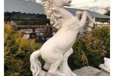 Eladó ló szobor 100 cm