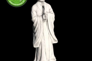 Álló Buddha szobor elegáns köntösben. Jelentése a kéztartásának Áldó. Termékeink műkő minőségi fagyálló anyagból készültek. Ellen állnak az időjárás viszontagságainak.UV és Fagyállók.

A buddhizmusban a félelemnélküliséget mutatja, távol tartja a tudatlanságot és a zavaró érzelmeket. Ha valakinek áldásra, védelemre van szüksége, csak kérni kell tőle ezt az energiát és megkapja. Ugyanakkor a Buddha szobor megtisztítja az elmét. Továbbá segít felépíteni azt a magabiztosságot, mely által túl tudunk lépni a negatív érzelmeinken és a félelmeinken. Éberen tartja elménket, s segít abban, hogy figyelmünket a saját valós világunkra tudjuk összpontosítani.

Méretek:
Magasság:  72 cm
Tömeg:      30 kg

Fedezze fel a Kerti Díszek csodálatos világát!
Cím: Dunavarsány, Barátság u. 1. (51-es főút)
Telefon: 06 70 / 299 2066 – Érdeklődni kizárólag telefonon!
Weboldal: https://kertidiszek.hu

Kínálatunkban megtalálható többek között:
– Kerti szobrok – Varázsolja el kertjét egyedi és stílusos díszekkel!
– Szökőkutak – Frissítse fel kültéri terét egy gyönyörű vízi elemmel!
– Figurák – Tökéletes kiegészítők, amelyek személyiséget adnak a kertjének!
– Kerti lámpások – Teremtsen hangulatos fényt az esti órákra!
– Kerti grillek – Élvezze a szabadtéri sütögetést barátokkal, családdal!

Látogasson el weboldalunkra, és válassza ki a kertjéhez legjobban illő díszeket!

ℹ️ A hirdetésben szereplő képek és adatok tájékoztató jellegűek, kisebb eltérések előfordulhatnak.
A készlettel és házhoz szállítással kapcsolatban kérjük, telefonon érdeklődjön!
