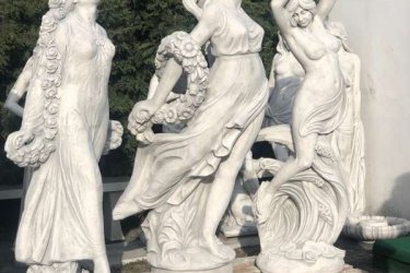 Az új szobrunk méreteiből adódóan látványos és jelentős szerepet kap nagy kertek, díszítéseként. Hazánkban ilyen nagy méretű szobrokat ritkán lehet vásárolni.Termékünkre teljes körű fagyállósági és színtartóssági garanciát vállalunk. Ezzel is szeretnénk a vásárlóink bizalmát elnyerni.

Érdemes telephelyünkre ellátogatni nagy méretű szobrok és virágtartók táháza több ezer négyzetméteren. Női szobrok időtlen szépséget visznek be a kertünkbe. A növényeinkkel szembe ezek nem csak időszakosan díszítik a kertet, hanem az év minden napján megcsodálhatjuk őket, évszaktól függetlenül. Különleges látványosság kertünkben, ha a szobrot megvilágítjuk. Az új szobrunk most bevezető áron kapható.

Méretek:
Magasság: 180 cm
Tömeg: 320 kg

Fedezze fel a Kerti Díszek csodálatos világát!
Cím: Dunavarsány, Barátság u. 1. (51-es főút)
Telefon: 06 70 / 299 2066 – Érdeklődni kizárólag telefonon!
Weboldal: https://kertidiszek.hu

Kínálatunkban megtalálható többek között:
– Kerti szobrok – Varázsolja el kertjét egyedi és stílusos díszekkel!
– Szökőkutak – Frissítse fel kültéri terét egy gyönyörű vízi elemmel!
– Figurák – Tökéletes kiegészítők, amelyek személyiséget adnak a kertjének!
– Kerti lámpások – Teremtsen hangulatos fényt az esti órákra!
– Kerti grillek – Élvezze a szabadtéri sütögetést barátokkal, családdal!

Látogasson el weboldalunkra, és válassza ki a kertjéhez legjobban illő díszeket!

ℹ️ A hirdetésben szereplő képek és adatok tájékoztató jellegűek, kisebb eltérések előfordulhatnak.
A készlettel és házhoz szállítással kapcsolatban kérjük, telefonon érdeklődjön!