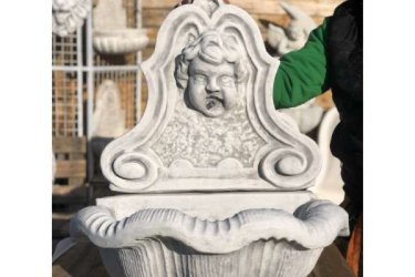 A Fali kerti csobogó egy lenyűgöző kerti kiegészítő, melynek vízmozgása és különleges megjelenése egyaránt varázslatossá teszi a kerted.

A szivattyúmotor (ami külön vásárolható) az alsó káva részében elrejtve gondoskodik a vízforgásról, míg a csobogó felső részén keresztül áramlik a víz, teremtve egy nyugtató látványt. Használhatod virágtartóként is nem csak vízköpőként, hanem a káva részében feltöltöd földdel és növényekkel kombinálva igazi kerti műalkotást hozhatsz létre. A termék szépsége és funkcionalitása télen-nyáron fokozza kerted varázsát, különleges hangulatot teremtve az üres fal felületen.

Méretek:
Magasság:    80 cm
Tömeg:         50 kg

Fedezze fel a Kerti Díszek csodálatos világát!
Cím: Dunavarsány, Barátság u. 1. (51-es főút)
Telefon: 06 70 / 299 2066 – Érdeklődni kizárólag telefonon!
Weboldal: https://kertidiszek.hu

Kínálatunkban megtalálható többek között:
– Kerti szobrok – Varázsolja el kertjét egyedi és stílusos díszekkel!
– Szökőkutak – Frissítse fel kültéri terét egy gyönyörű vízi elemmel!
– Figurák – Tökéletes kiegészítők, amelyek személyiséget adnak a kertjének!
– Kerti lámpások – Teremtsen hangulatos fényt az esti órákra!
– Kerti grillek – Élvezze a szabadtéri sütögetést barátokkal, családdal!

Látogasson el weboldalunkra, és válassza ki a kertjéhez legjobban illő díszeket!

ℹ️ A hirdetésben szereplő képek és adatok tájékoztató jellegűek, kisebb eltérések előfordulhatnak.
A készlettel és házhoz szállítással kapcsolatban kérjük, telefonon érdeklődjön!