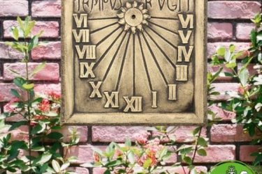 Napóra a legősibb időmérő eszköz, amelynek elve azon a megfigyelésen alapszik, hogy az egyes testek árnyékának hossza és iránya a Nap állása szerint alakul. Termékünk nem mindennapi látványt kelt a kertben szép kidolgozású, falra szerelhető akár egy csodálatos falikép. 

A napóra nemcsak időmérő eszköz, hanem önmagában is mintegy művészeti alkotás. Az árnyékvető által vetett árnyék végigvonul a számlapon és sorra érinti az órajeleket, ezek segítségével olvashatjuk le a napóráról az időt. A dekoratív betonkép bármely kert tökéletes dísze, de látványos dekorációként szolgál az erkélyen, a teraszon vagy a lakásban is. Öntött, anyagában színezett betondekoráció, mely időtálló megoldás a napóra szerelmeseinek, valamint ajándéknak is kiváló. Kül és beltéri használatra egyaránt alkalmas. Anyagának köszönhetően időjárásálló.

Méretek:
Magasság:         46 cm
Lap :            45x46 cm
Lap vastagság:     6 cm
Tömeg:              28 kg
Anyaga:             Beton

Rendelhető színek: fehér antik, sötét antik

Fedezze fel a Kerti Díszek csodálatos világát!
Cím: Dunavarsány, Barátság u. 1. (51-es főút)
Telefon: 06 70 / 299 2066 – Érdeklődni kizárólag telefonon!
Weboldal: https://kertidiszek.hu

Kínálatunkban megtalálható többek között:
– Kerti szobrok – Varázsolja el kertjét egyedi és stílusos díszekkel!
– Szökőkutak – Frissítse fel kültéri terét egy gyönyörű vízi elemmel!
– Figurák – Tökéletes kiegészítők, amelyek személyiséget adnak a kertjének!
– Kerti lámpások – Teremtsen hangulatos fényt az esti órákra!
– Kerti grillek – Élvezze a szabadtéri sütögetést barátokkal, családdal!

Látogasson el weboldalunkra, és válassza ki a kertjéhez legjobban illő díszeket!

ℹ️ A hirdetésben szereplő képek és adatok tájékoztató jellegűek, kisebb eltérések előfordulhatnak.
A készlettel és házhoz szállítással kapcsolatban kérjük, telefonon érdeklődjön!