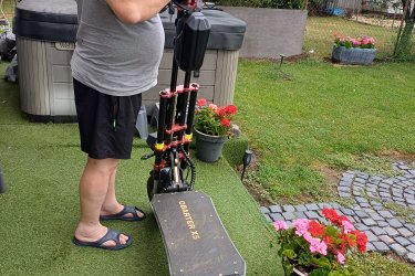 Dual motoros 5,6 kw-os,
3 sebeséges automata,
630 km van benne csípő műtét miatt eladó!
Nagyon szép állapotban van.
13 gumikkal elől hátul tárcsák
Rakattam rá erős villogókat.
Érvényes Biztosítás,alvázszámmal!
2 kulcsal!

