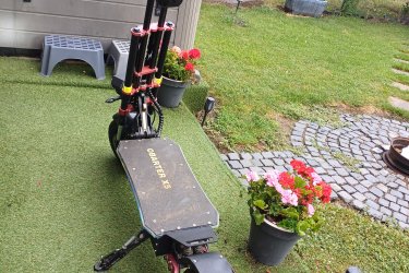 Dual motoros 5,6 kw-os,
3 sebeséges automata,
630 km van benne csípő műtét miatt eladó!
Nagyon szép állapotban van.
13 gumikkal elől hátul tárcsák
Rakattam rá erős villogókat.
Érvényes Biztosítás,alvázszámmal!
2 kulcsal!
