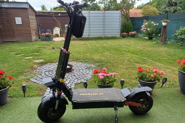 Dual motoros 5,6 kw-os,
3 sebeséges automata,
630 km van benne csípő műtét miatt eladó!
Nagyon szép állapotban van.
13 gumikkal elől hátul tárcsák
Rakattam rá erős villogókat.
Érvényes Biztosítás,alvázszámmal!
2 kulcsal!
