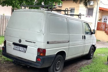 Eladó a képeken látható, szeptember közepéig biztosított, eddig építőiparban hasznosított VW Transporter e hónapban lejáró műszaki vizsgával. Korához képest jó állapotú, hűtés- és kipufogórendszere átvizsgálásra szorul. További információkért, megtekintésért, kérem, hívja Nyitrai Gábort  - kinél az autó parkol - a mellékelt telefonszámon!