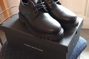 Tomy Hilfiger fekete új férfi bör cipö eladó 41-es