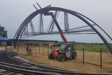 Gépi Fólia váz hajlítás fél col-tól 6/4" Vállalom csőhajlítás előtt csövek össze hegesztését és fólia sátrak építését is. Nem Kell elhozni a csöveket Házhoz megyek Az ország bármelyik területén!!
Vascsövek és Zártszelvények forgalmazása,széles választékban

