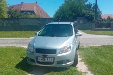 CHEVROLET AVEO 1.2 16V Base Eladásra kínálom szeretett Chevrolet Aveomat, típusváltás miatt. Hibátlan műszaki állapotban, a műszaki vizsgája 2027.04.30.-ig érvényes. Alacsony fogyasztású, 5 ajtós, kevés km. Karosszériája teljesen rozsda mentes, szép állapotú. 
Személyes megtekintés előtt mindenképpen egyeztessünk telefonon.