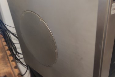 Alaplap: ASRock B450M Pro4 dobozával
CPU: AMD Ryzen 5 2600x gyári hűtővel dobozával 
opció: NZXT Kraken X42 gyári vízhűtés (fel kell tölteni vízzel) dobozával +15000 Ft
Ram: 2*8GB DDR4 G.Skill Aegis dobozával
VGA: MSI Armor Radeon 570 8GB OC edition dobozával
SSD: Intel 1TB M.2 
Tápegység: FSP Hyper M 600w dobozával
PC ház: CM Stacker (STC-T01) eATX. Nagyobb alaplap is belefér, két atx tápegységnek van hely. https://www.eprom.com/home/CoolerMaster/stc-t01.html

Személyesen át tudom adni: Budapest, Kiskőrös, Kecskemét. 