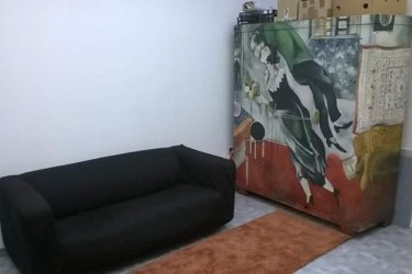 Háromajtós ruhásszerkrény Chagall festménnyel