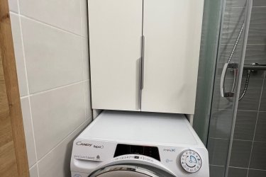 Eladó egy szinte új Candy ROW4966DWMCE1-S mosó-szárítógép, 8 kg mosási és 5 kg szárítási kapacitással. A gép kombinált, így nemcsak mosni, hanem szárítani is tud, ami ideális megoldás kisebb helyeken. A 1400 fordulat/perc centrifuga gyors és hatékony szárítást biztosít, míg a gép energiahatékonysága segít a költségek csökkentésében.
Kapacitás: 8 kg mosás, 5 kg szárítás
Fordulatszám: 1400 fordulat/perc
Méret: 60 cm mélység
Állapot: Szinte új, alig használt, hibátlan
Fontos: A szállítást nem tudom biztosítani, személyes átvétel szükséges.
