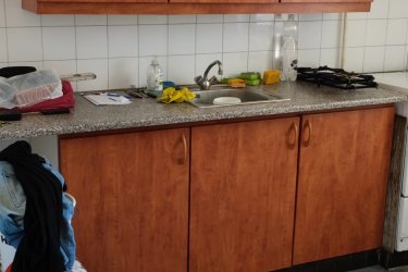 Szegeden eladó belvárosi 2 szobás 60m2-es 3. emeleti, erkélyes, kitűnő állapotban lévő lakás. &#13;&#10;-Szobák külön bejáratúak, parkettásak, &#13;&#10;-az épület hőszigetelt, &#13;&#10;-a házat jelentős méretű kert-park veszi körül, mely elkerített, saját tulajdon. &#13;&#10;-A lakás a Brüsszeli krt. mellett van, ezért busz, troli, villamos a közelben.&#13;&#10;-A házat az elkerített részen saját parkolók veszik körül, de igény esetén egy házban lévő garázs is eladó.&#13;&#10;