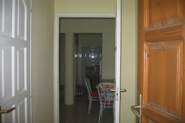 Eladó 70m2-es, 3szoba+étkezős lakás Szeged–Rókusi városrészben, Klapka tér közelében!  70 m²-es, félemeleti, újszerű állapotú lakás 3 külön bejáratú szobával + étkezővel. Padlófűtés, alacsony rezsi, hőszigetelt ablakok redőnnyel, nyugati tájolás, világos  Eladó 70m2-es, 3szoba+étkezős lakás Szeged–Rókusi városrészben, Klapka tér közelében!

70 m²-es, félemeleti, újszerű állapotú lakás 3 külön bejáratú szobával + étkezővel. Padlófűtés, alacsony rezsi, hőszigetelt ablakok redőnnyel, nyugati tájolás, világos terek. Csendes, udvarra néző ablakok, parkosított udvar, 14 lakásos társasház.
Kiváló közlekedés: busz, troli, villamos pár perc sétára, Anna-kút 3 perc gyalog.
Befektetőknek: évek óta ott lakó, megbízható bérlők szívesen maradnak, átadhatók.
Azonnal költözhető, tehermentes. Érdeklődni privát üzenetben vagy telefonon.
