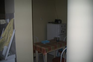 Eladó 70m2-es, 3szoba+étkezős lakás Szeged–Rókusi városrészben, Klapka tér közelében!  70 m²-es, félemeleti, újszerű állapotú lakás 3 külön bejáratú szobával + étkezővel. Padlófűtés, alacsony rezsi, hőszigetelt ablakok redőnnyel, nyugati tájolás, világos  Eladó 70m2-es, 3szoba+étkezős lakás Szeged–Rókusi városrészben, Klapka tér közelében!

70 m²-es, félemeleti, újszerű állapotú lakás 3 külön bejáratú szobával + étkezővel. Padlófűtés, alacsony rezsi, hőszigetelt ablakok redőnnyel, nyugati tájolás, világos terek. Csendes, udvarra néző ablakok, parkosított udvar, 14 lakásos társasház.
Kiváló közlekedés: busz, troli, villamos pár perc sétára, Anna-kút 3 perc gyalog.
Befektetőknek: évek óta ott lakó, megbízható bérlők szívesen maradnak, átadhatók.
Azonnal költözhető, tehermentes. Érdeklődni privát üzenetben vagy telefonon.
