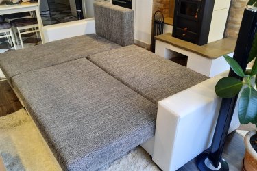 1./ 2db Bőrkanapé, megkímélt állapotban (nyitható, fekvőhellyé alakítható) 25.000,- Ft/db&#13;&#10;2./ 1db Sarokkanapé megkímélt állapotú (kinyitható 2fekvőhellyé alakítható, ágyneműtartós, jobb és bal oldalra szerelhető) 80.000,- Ft