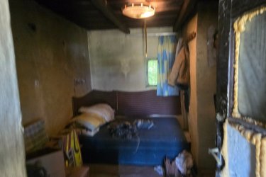 KUNPESZÉR telek eladó közel a buszmegálóhoz és a csatornáhóz aki szeret horgászni tetö felujitva vilanyora cserélve víz van kutrol