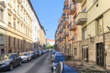 Nyitott lány keresi lány albérlőtársát Nagyvárad téri albérletébe