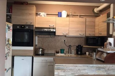 Mikepércs- Bodóházán eladó egy 2,5 szobás, cirkó gázkazánnal, radiátor rendszerrel megoldott fűtésű, mely mellett hűtő/fűtő klíma is található, műanyag nyílászárókkal, rendezett nagy telekkel rendelkező ingatlan.