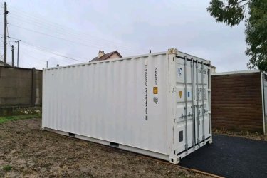 Az ALTGLAS-CONTAINERS széles választékban kínál konténereket különféle felhasználási célokra.&#13;&#10;*** Használt 20 lábas vízzáró szállítókonténer ***&#13;&#10;&#13;&#10;Használt 20&#34;-os konténerek 1180 euró/db gyárilag&#13;&#10;20&#34;-os konténerek az utolsó úton (új állapotban) 1900 euró/db gyárilag&#13;&#10;&#13;&#10;*** Használt 40 lábas vízzáró szállítókonténer ***&#13;&#10;&#13;&#10;Használt 40&#34;-os konténerek 1550 euró/db gyárilag&#13;&#10;40&#34;-os konténer, egyszeri szállítás (új állapotban) 2900 euró/db gyárilag&#13;&#10;&#13;&#10;Garantált vízzáróság 12 hónapig érvényes CSC tanúsítvánnyal&#13;&#10;Tengeri export tanúsítvány* (feltételek függvényében)&#13;&#10;ISO szabványoknak megfelelő kivitel&#13;&#10;CWO típus a kiváló konténerminőségért&#13;&#10;&#13;&#10;Továbbiak: új konténerek (6, 8, 10, 20, 40 és 45 láb), átalakított óvóhelyek, irodaházak, szaniter konténerek, hűtött konténerek (hűtött tárolással).&#13;&#10;&#13;&#10;*** SZÁLLÍTÁS ÉS LOGISZTIKA ***&#13;&#10;Konténereinket Franciaország egész területén szállítjuk és kirakodjuk, függetlenül a helyszíntől vagy a hozzáféréstől, még a legnehezebb területeken is. Teherautóink darukkal vannak felszerelve a kirakodáshoz és pozicionáláshoz. Az Ön konténere.&#13;&#10;&#13;&#10;Email: containeraltglas@gmail.com&#13;&#10;WhatsApp: +351 914 339 636
