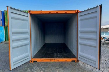 Ár: 2400 eurótól ÁFA nélkül (szállítás nélkül)&#13;&#10;Gazdaságos tárolási megoldás kiváló időjárásállósággal.&#13;&#10;&#13;&#10;Méretek: 6050 x 2200 x 2260 mm&#13;&#10;Súly: 2000 kg&#13;&#10;Kapacitás: 21770 kg&#13;&#10;Térfogat: 37 m³&#13;&#10;Raklapok száma: 10&#13;&#10;Targoncazsebek / könnyen mozgatható (üres állapotban)&#13;&#10;Funkcionális berendezések, ajtók, rétegelt lemez padló&#13;&#10;CSC bevonattal&#13;&#10;Minden színben és 8, 10, 15 és 40 lábas méretben kapható.&#13;&#10;Email: containeraltglas@gmail.com&#13;&#10;WhatsApp: +351 914 339 636