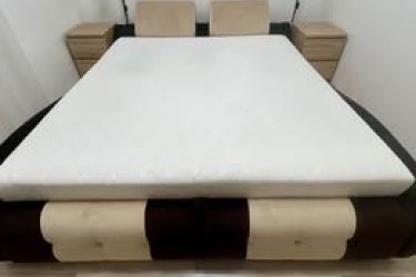 Betétes –ágyneműtartós modell beépített rugós matraccal.&#13;&#10;&#13;&#10;Méret: 180x200 cm&#13;&#10;&#13;&#10;Az ágy külső szélessége +22 cm &#13;&#10;&#13;&#10;Magasság: 87 cm&#13;&#10;&#13;&#10;Ülőmagasság: 52 cm 