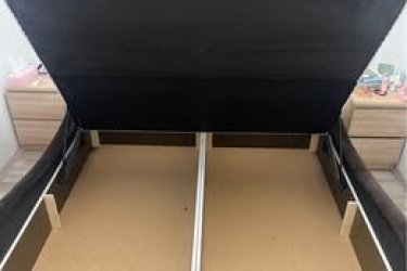 Betétes –ágyneműtartós modell beépített rugós matraccal.&#13;&#10;&#13;&#10;Méret: 180x200 cm&#13;&#10;&#13;&#10;Az ágy külső szélessége +22 cm &#13;&#10;&#13;&#10;Magasság: 87 cm&#13;&#10;&#13;&#10;Ülőmagasság: 52 cm 