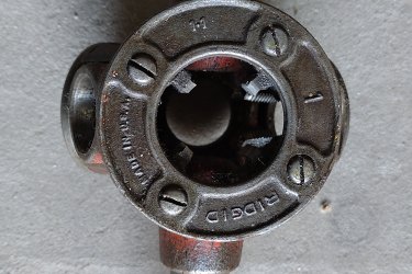 Eladó Ridgid acél kézi Menetvágó.&#13;&#10;Használt, de nagyon jó állapotban van.&#13;&#10;Ipari használatra is alkalmas.&#13;&#10;Fix beépített kések.&#13;&#10;1/2&#34;-3/4&#34;-1&#34;-os csőre vág menetet.&#13;&#10;Ára: 100.000.-