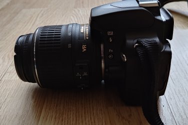 Eladó Nikon D60 váz + 18-55mm F3,5-5,6 VR objektív.
1db 52mm-es Zeikos Professional HD DSLR MC AF 2x Telefotó lencse.
1db 52mm-es Neewer Nagylátószögü-0,45 Super Wide Angle lencse.
8GB SD Kártya+Kameratáska+Nikon Kábel+Akkutöltő.
Hibátlan, keveset használt, szép állapotú.
Ára: 75.000.-