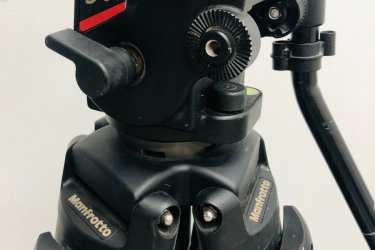 Kifogástalan állapotban eladók:&#13;&#10;- JVC GY-HM600 ProHD videokamera&#13;&#10;   válltámasszal, töltővel, hordtáskában.&#13;&#10;   170000,-Ft&#13;&#10;- CANON HV30 as DV kamera &#13;&#10;  nagylátószögű objektívvel, bontatlan kazettákkal,&#13;&#10;  töltővel, hordtáskában.&#13;&#10;  65000,-Ft&#13;&#10;- MANFROTTO 501-es  video állvány hordtáskában.&#13;&#10;  70000,-Ft&#13;&#10;- Állítható fényerejű fejlámpa.&#13;&#10;  40000,-Ft