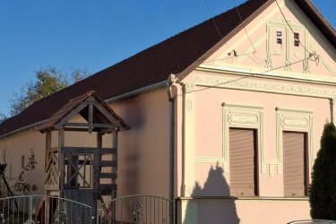 Újpetrén 4 szobás családi ház eladó