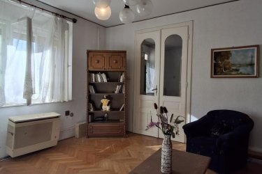 2. Újpetrén 4 szobás családi ház eladó, 44,9 millió &#13;&#10;&#13;&#10;Eladó Pécstől 16 km-re 44,9 millió forintért 4 szobás, 118 m2-es jó állapotú azonnal beköltözhető tornácos családi ház 1415 m2 telekkel. A konyha-étkező melletti nagy kamra praktikus. A fürdőszoba és WC külön van. A fűtés gázkonvektorral történik. Kandallóhoz kémény van. További részletek képekkel: https://www.oc.hu/ingatlanok/H509887&#13;&#10;&#13;&#10;Kling Josef&#13;&#10;Otthontanácsadó&#13;&#10;+36 70 454 3635&#13;&#10;Kling.Josef@oc.hu&#13;&#10;7626.Pécs,Király utca 59&#13;&#10;Az Otthon Centrum hálózat tagja&#13;&#10;20 éve a hazai ingatlanpiac meghatározó szereplője&#13;&#10;