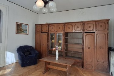 2. Újpetrén 4 szobás családi ház eladó, 44,9 millió &#13;&#10;&#13;&#10;Eladó Pécstől 16 km-re 44,9 millió forintért 4 szobás, 118 m2-es jó állapotú azonnal beköltözhető tornácos családi ház 1415 m2 telekkel. A konyha-étkező melletti nagy kamra praktikus. A fürdőszoba és WC külön van. A fűtés gázkonvektorral történik. Kandallóhoz kémény van. További részletek képekkel: https://www.oc.hu/ingatlanok/H509887&#13;&#10;&#13;&#10;Kling Josef&#13;&#10;Otthontanácsadó&#13;&#10;+36 70 454 3635&#13;&#10;Kling.Josef@oc.hu&#13;&#10;7626.Pécs,Király utca 59&#13;&#10;Az Otthon Centrum hálózat tagja&#13;&#10;20 éve a hazai ingatlanpiac meghatározó szereplője&#13;&#10;