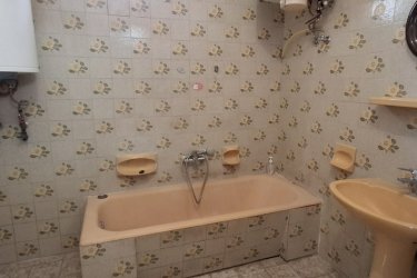 2. Újpetrén 4 szobás családi ház eladó, 44,9 millió &#13;&#10;&#13;&#10;Eladó Pécstől 16 km-re 44,9 millió forintért 4 szobás, 118 m2-es jó állapotú azonnal beköltözhető tornácos családi ház 1415 m2 telekkel. A konyha-étkező melletti nagy kamra praktikus. A fürdőszoba és WC külön van. A fűtés gázkonvektorral történik. Kandallóhoz kémény van. További részletek képekkel: https://www.oc.hu/ingatlanok/H509887&#13;&#10;&#13;&#10;Kling Josef&#13;&#10;Otthontanácsadó&#13;&#10;+36 70 454 3635&#13;&#10;Kling.Josef@oc.hu&#13;&#10;7626.Pécs,Király utca 59&#13;&#10;Az Otthon Centrum hálózat tagja&#13;&#10;20 éve a hazai ingatlanpiac meghatározó szereplője&#13;&#10;