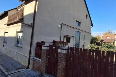 1.Pécs Uránvárosban, 4 szobás ikerház 64,9 millió