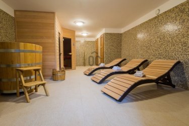 301. Villány közeli birtok 862,8 millió forint&#13;&#10;Csodálatos mediterrán környezetben, bejáratott, stabil bevételi forrást nyújtó Villány közeli birtok 862,8 millió forintért eladó. Az ingatlan 13.180 m2-en fekszik. Több épületrészből áll, melyben Panzió, Prémium apartmanház, Apartmanházak, Faházak, Camping, stb. Kiváló rendezvényhelyszín.&#13;&#10;&#13;&#10;További ingatlanajánlatainkat itt tudja megnézni:  https://www.oc.hu/index.php/munkatarsaink/kling-josef/ingatlanok &#13;&#10;&#13;&#10;Kling Josef&#13;&#10;Otthontanácsadó&#13;&#10;+36 70 454 3635&#13;&#10;Kling.Josef@oc.hu &#13;&#10;7626.Pécs,Király utca 59.&#13;&#10;Az Otthon Centrum hálózat tagja&#13;&#10;20 éve a hazai ingatlanpiac meghatározó szereplője&#13;&#10;&#13;&#10;