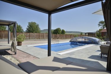 301. Villány közeli birtok 862,8 millió forint&#13;&#10;Csodálatos mediterrán környezetben, bejáratott, stabil bevételi forrást nyújtó Villány közeli birtok 862,8 millió forintért eladó. Az ingatlan 13.180 m2-en fekszik. Több épületrészből áll, melyben Panzió, Prémium apartmanház, Apartmanházak, Faházak, Camping, stb. Kiváló rendezvényhelyszín.&#13;&#10;&#13;&#10;További ingatlanajánlatainkat itt tudja megnézni:  https://www.oc.hu/index.php/munkatarsaink/kling-josef/ingatlanok &#13;&#10;&#13;&#10;Kling Josef&#13;&#10;Otthontanácsadó&#13;&#10;+36 70 454 3635&#13;&#10;Kling.Josef@oc.hu &#13;&#10;7626.Pécs,Király utca 59.&#13;&#10;Az Otthon Centrum hálózat tagja&#13;&#10;20 éve a hazai ingatlanpiac meghatározó szereplője&#13;&#10;&#13;&#10;