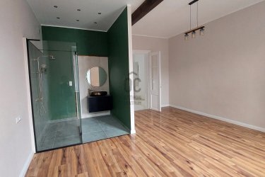 401. Felújított parasztház Véménden 81,9 M&#13;&#10;5 szobás, 160 m2-es, 2 fürdőszobás teljesen és nagyon igényesen felújított parasztház 90 m2 es terasszal, a ház alatti boltíves pincével és  2992 m2 -es telekkel 81,9 millió forintért eladó. Véménd egy sváb település, ami helyileg Baranyában 2 km-re van az autópályától és 35 km-re Pécstől.&#13;&#10;&#13;&#10;További ingatlanajánlatainkat itt tudja megnézni:  https://www.oc.hu/index.php/munkatarsaink/kling-josef/ingatlanok &#13;&#10;&#13;&#10;Kling Josef&#13;&#10;Otthontanácsadó&#13;&#10;+36 70 454 3635&#13;&#10;Kling.Josef@oc.hu &#13;&#10;7626.Pécs,Király utca 59.&#13;&#10;Az Otthon Centrum hálózat tagja&#13;&#10;20 éve a hazai ingatlanpiac meghatározó szereplője&#13;&#10;