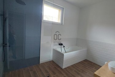 401. Felújított parasztház Véménden 81,9 M&#13;&#10;5 szobás, 160 m2-es, 2 fürdőszobás teljesen és nagyon igényesen felújított parasztház 90 m2 es terasszal, a ház alatti boltíves pincével és  2992 m2 -es telekkel 81,9 millió forintért eladó. Véménd egy sváb település, ami helyileg Baranyában 2 km-re van az autópályától és 35 km-re Pécstől.&#13;&#10;&#13;&#10;További ingatlanajánlatainkat itt tudja megnézni:  https://www.oc.hu/index.php/munkatarsaink/kling-josef/ingatlanok &#13;&#10;&#13;&#10;Kling Josef&#13;&#10;Otthontanácsadó&#13;&#10;+36 70 454 3635&#13;&#10;Kling.Josef@oc.hu &#13;&#10;7626.Pécs,Király utca 59.&#13;&#10;Az Otthon Centrum hálózat tagja&#13;&#10;20 éve a hazai ingatlanpiac meghatározó szereplője&#13;&#10;