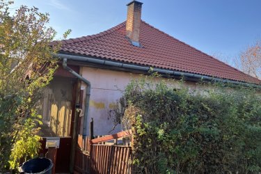 3. Pécsi 2 szobás-konyha-étkezős ház 29,8 millió