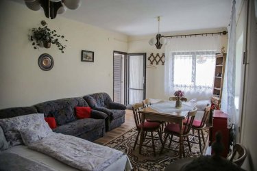 5. Igali 5 apartmanos üdülőház 52,5 M
Termálfürdője miatt közkedvelt Igal településen üdültetésre alkalmas  apartmantház 4 külön bejáratú apartmannal, duplagarázzsal és gyümölcsfákkal beültetett kerttel 52,5 millió forintért eladó. Az ingatlan alapterülete 280 négyzetméter, a telek mérete pedig 1878 m2. Az udvarban kerti pavilon,  tároló helységek és parkolóhelyek vannak.
További infó, képek: https://www.oc.hu/ingatlanok/H510735

További ingatlanajánlatainkat itt tudja megnézni: https://www.oc.hu/index.php/munkatarsaink/kling-josef/ingatlanok 

Kling Josef
Otthontanácsadó
+36 70 454 3635
Kling.Josef@oc.hu 
7626.Pécs,Király utca 59.
Az Otthon Centrum hálózat tagja
20 éve a hazai ingatlanpiac meghatározó szereplője
