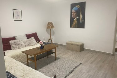 6. Somogy kertje közelében 2+1 szobás családi ház / nyaraló 24 millió
A somogyi dombok között, az erdő szélén eladó egy 2+1 szobás családi ház 2707 négyzetméteres telekkel. A telken van egy 2 szobás összkomfortors ház, mellette egy kisebb épület ami jelenleg vendégházként működik. Ebben a kis faluban szine harapni lehet a csendet, nyugodt környezet, jó szomszédok. Vadászati lehetőség is van.
További infó, képek: https://www.oc.hu/index.php/ingatlanok/H511733

További ingatlanajánlatainkat itt tudja megnézni: https://www.oc.hu/index.php/munkatarsaink/kling-josef/ingatlanok 

Kling Josef
Otthontanácsadó
+36 70 454 3635
Kling.Josef@oc.hu 
7626.Pécs,Király utca 59.
Az Otthon Centrum hálózat tagja
20 éve a hazai ingatlanpiac meghatározó szereplője
