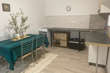 6. Somogy kertje közelében 2+1 szobás családi ház / nyaraló 24 millió
A somogyi dombok között, az erdő szélén eladó egy 2+1 szobás családi ház 2707 négyzetméteres telekkel. A telken van egy 2 szobás összkomfortors ház, mellette egy kisebb épület ami jelenleg vendégházként működik. Ebben a kis faluban szine harapni lehet a csendet, nyugodt környezet, jó szomszédok. Vadászati lehetőség is van.
További infó, képek: https://www.oc.hu/index.php/ingatlanok/H511733

További ingatlanajánlatainkat itt tudja megnézni: https://www.oc.hu/index.php/munkatarsaink/kling-josef/ingatlanok 

Kling Josef
Otthontanácsadó
+36 70 454 3635
Kling.Josef@oc.hu 
7626.Pécs,Király utca 59.
Az Otthon Centrum hálózat tagja
20 éve a hazai ingatlanpiac meghatározó szereplője
