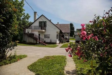 Igali 5 apartmanos üdülőház eladó