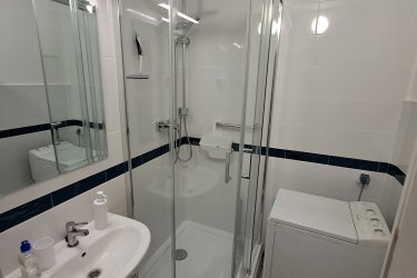 Debrecen, Martonfalvi utca – kiadó egy 56 m²-es lakás
Bérleti díj: 190.000-Ft/hó + rezsi
Az ingatlan jellemzői:
-56 m²-es, magasföldföldszinti lakás
-egyetemhez közeli, villamosmegálló 10 perc gyalogtávolságra található a Károli Gáspár utcán
-konyha, nappali, 2 hálószoba, fürdőszoba + szeparált WC+ erkély
-Bútorozott és gépesített 
-Klimatizált
-Központi fűtés
-Parkolás: a környéken fizetős
-Közös költség: 6000 Ft / hónap.
-Dohányzás nem megengedett
-Azonnal költözhető, 240.000Ft kaució szükséges
Érdeklődni az alábbi telefonszámon lehet:
+36-30-205-3712
